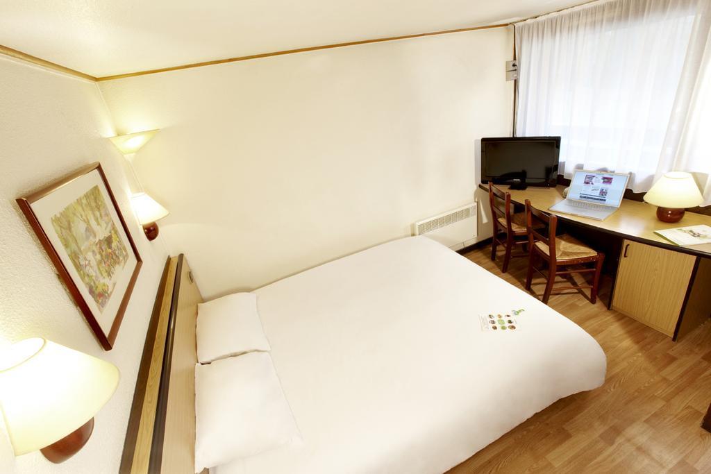 Campanile Saintes Hotel Eksteriør billede