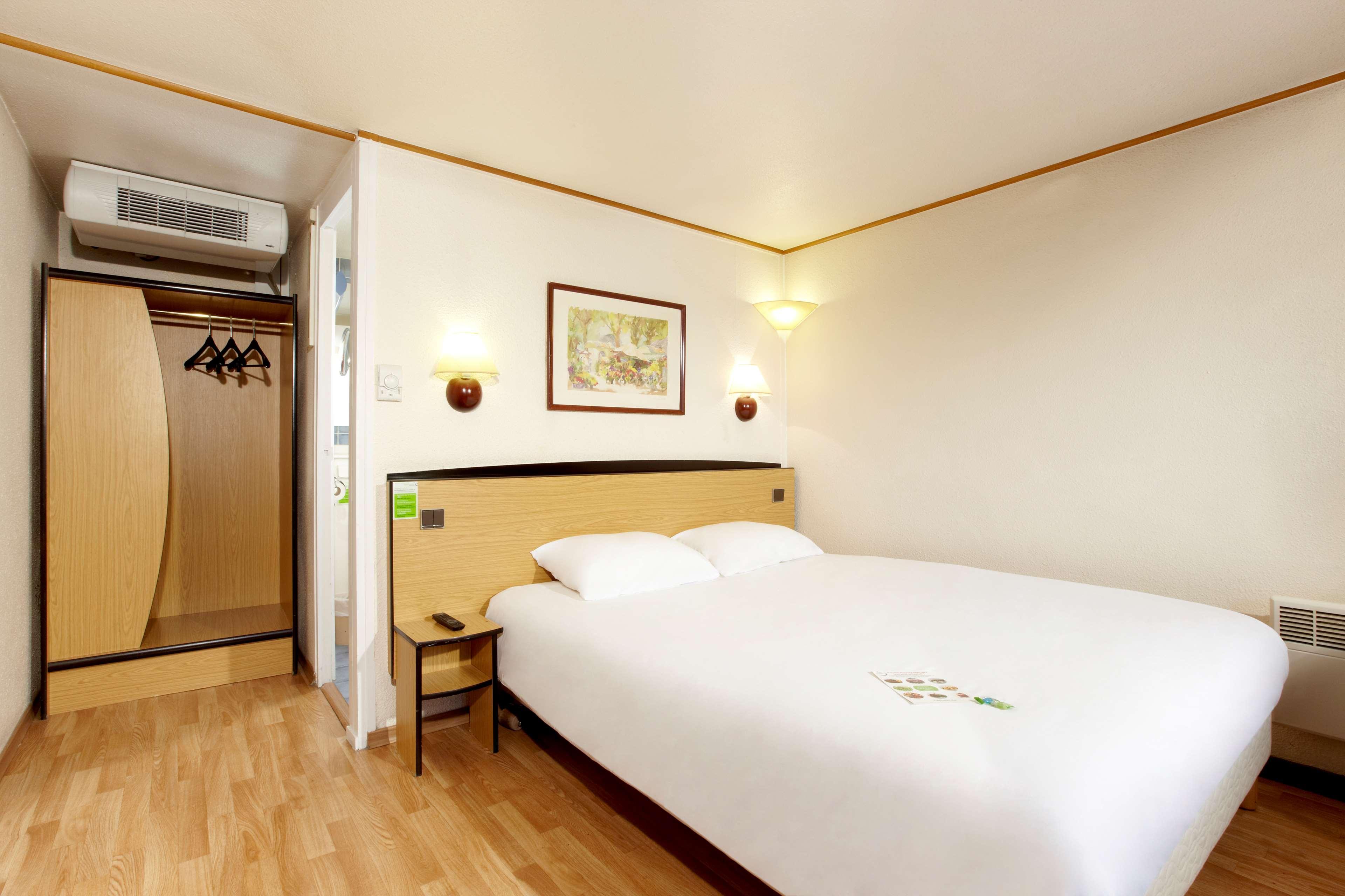 Campanile Saintes Hotel Eksteriør billede