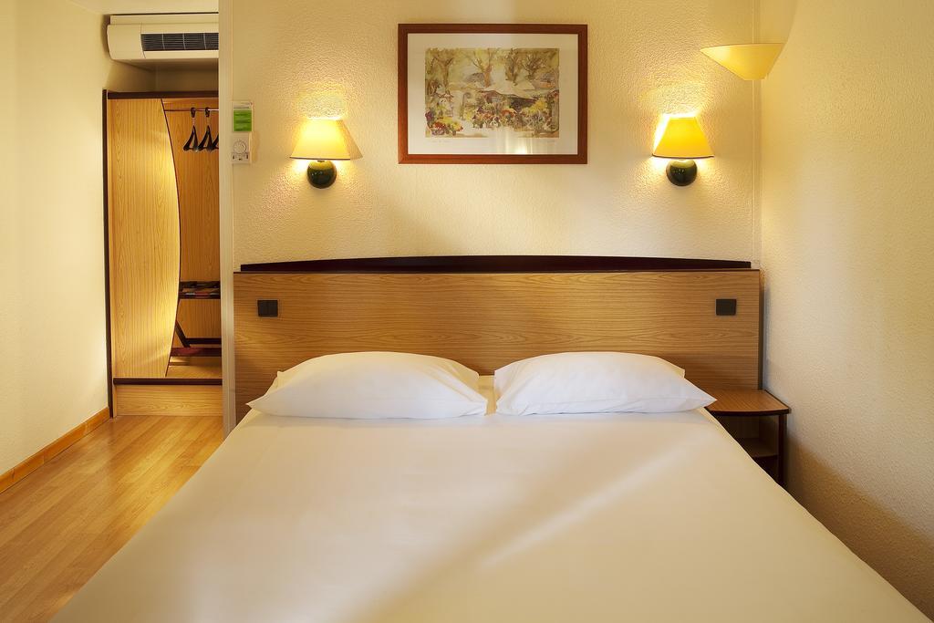 Campanile Saintes Hotel Eksteriør billede